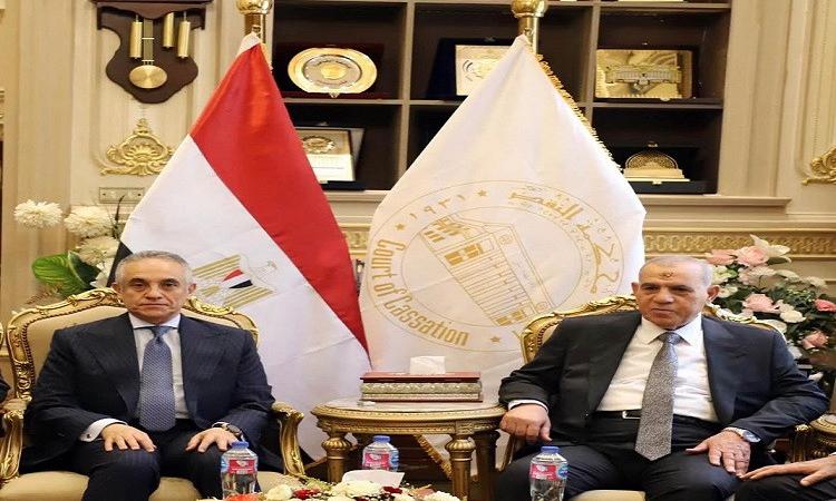 الحكومة تعلن عن بدء تطبيق قرار رفع الحد الأدنى للأجور في مصر
