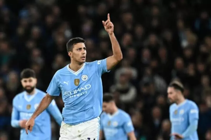 رودري يعود لتدريبات مانشستر سيتي بعد لعب الكرة (فيديو)