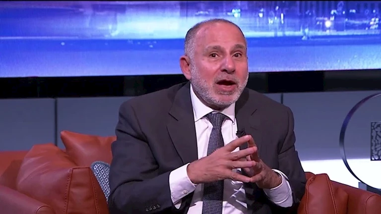 أستاذ نفسي يوضح لماذا تعاني النساء من الاكتئاب أكثر من الرجال