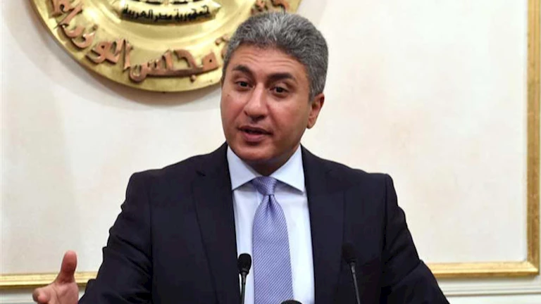 وزير السياحة يناقش مع طيران الإمارات إمكانية زيادة الرحلات إلى الغردقة والعلمين