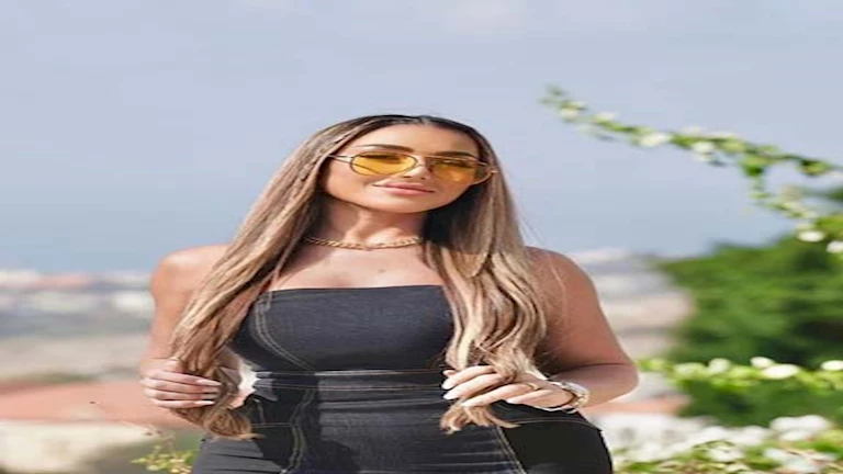 سارة سلامة تتألق بفستان أنيق في أحدث إطلالة لها (صور)