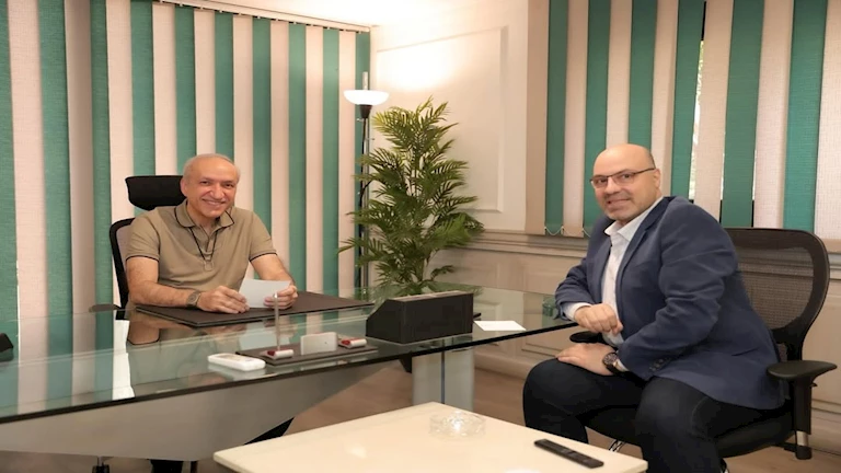 صور: الرئيس التنفيذي لمجموعة روتانا للموسيقى يزور مكتبها في القاهرة