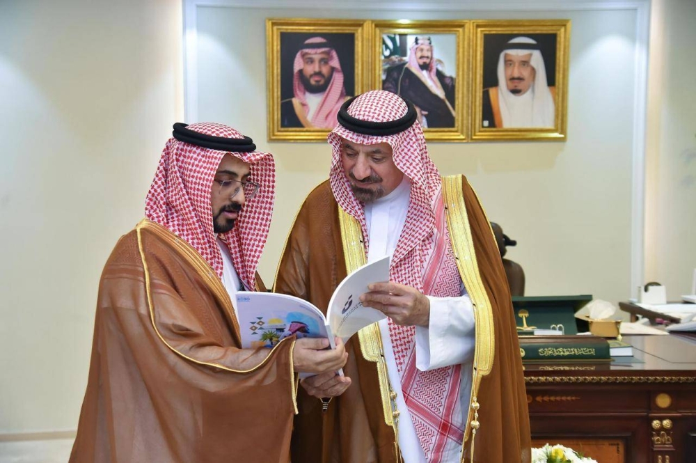أمير نجران يستلم التقرير السنوي لبنك التنمية الاجتماعية
