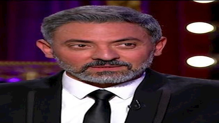 فتحي عبدالوهاب يمازح ابنه: “أخذ التيشيرت والحذاء الخاصين بي”