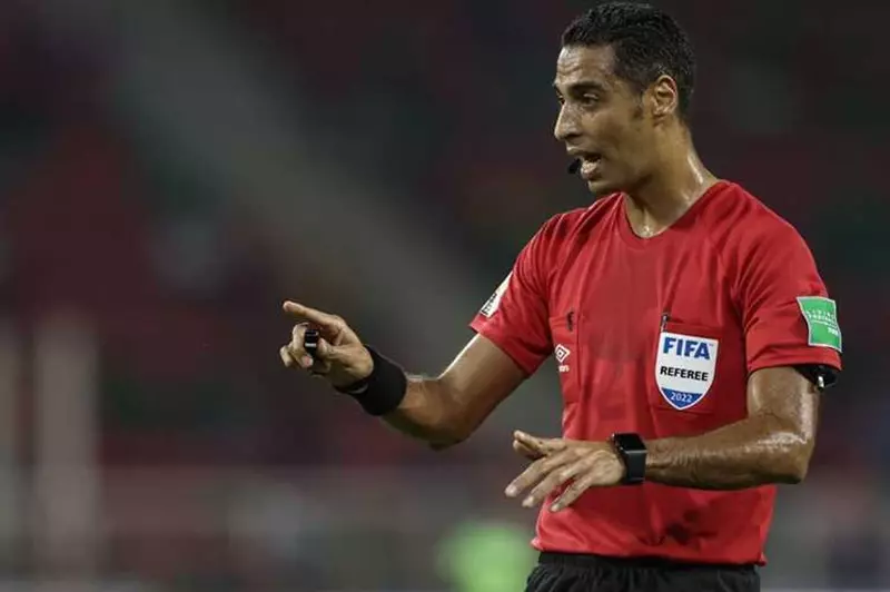 أمين عمر حكم لمباراة المصري والزمالك