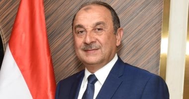وزير قطاع الأعمال العام يهنئ موظفي المصانع والشركات بمناسبة عيد العمال