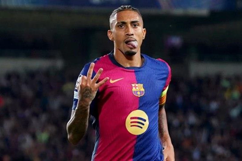 برشلونة يشرع في خطوات تمديد عقد رافينيا