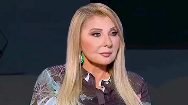 نادية الجندي تتألق بفستان قصير في أحدث ظهور لها وجمهورها يتفاعل