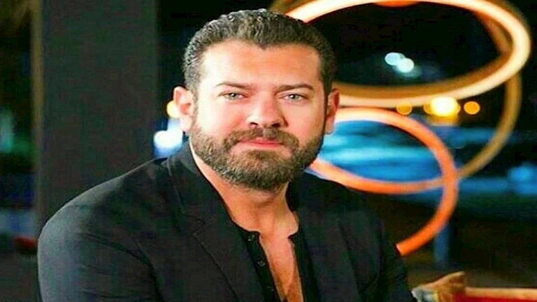 عمرو يوسف يهنئ زوجته كندة علوش بمناسبة تكريمها في مهرجان أسوان