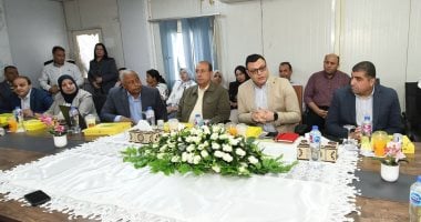 وزير الإسكان يجتمع مع الشركات في حدائق تلال الفسطاط لمتابعة المشروع