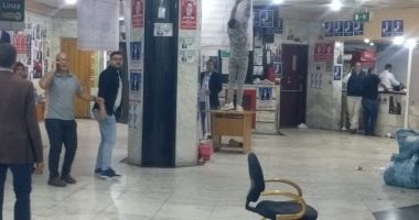 إزالة لافتات المرشحين من أروقة نقابة الصحفيين عقب انتهاء عملية التصويت