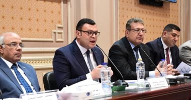 وزير الإسكان يطمئن السكان حول العقود للحالات غير القادرة