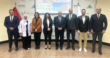 زيارة وفد تنسيقية شباب الأحزاب والسياسيين لمركز إعداد القادة بجامعة بنها لتعزيز سبل التعاون
