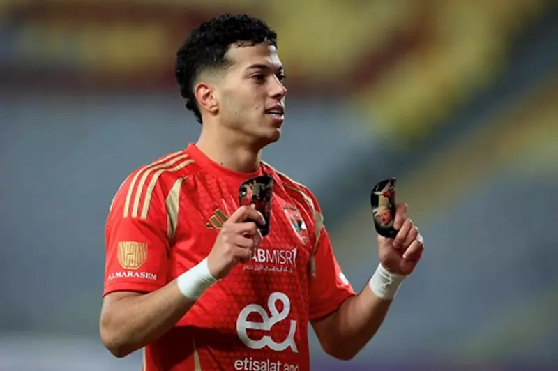 إمام عاشور يتألق بتسجيل هدفين ويقود الأهلي لفوز ساحق على المصري