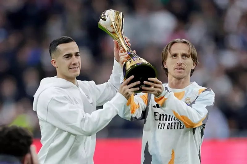 ريال مدريد يخطط لتجديد عقود مودريتش وفاسكيز قبل مونديال الأندية