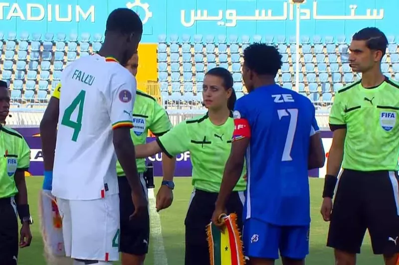 السنغال تحقق أول نقطة لها في أمم أفريقيا للشباب بصافرة نسائية مصرية