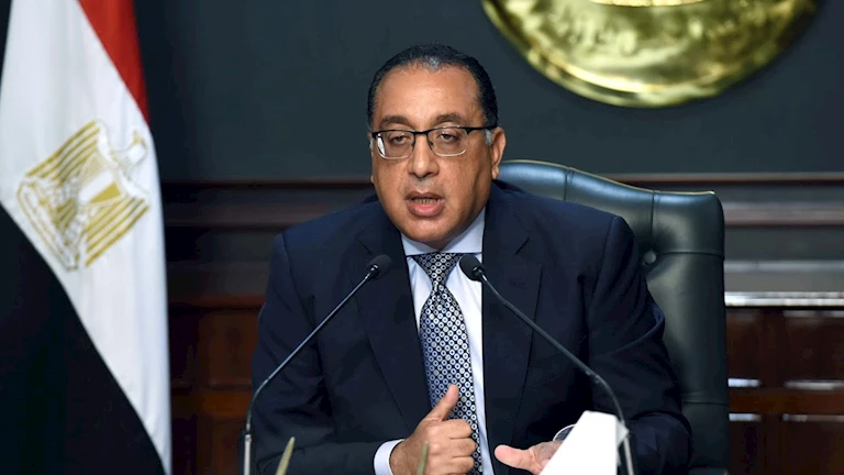 بيان حكومي يوضح تفاصيل المنظومة الإلكترونية الجديدة لإنهاء إجراءات وصول السائحين إلى المطارات