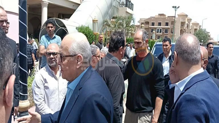 جنازة والدة موسى مصطفى موسى بحضور جمال مبارك وياسين منصور – صور