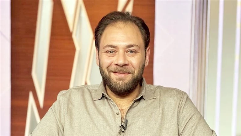محمد علي رزق يتحدث عن مسيرة والده العصامية من الكوافيرات إلى امتلاك محل كشري كبير