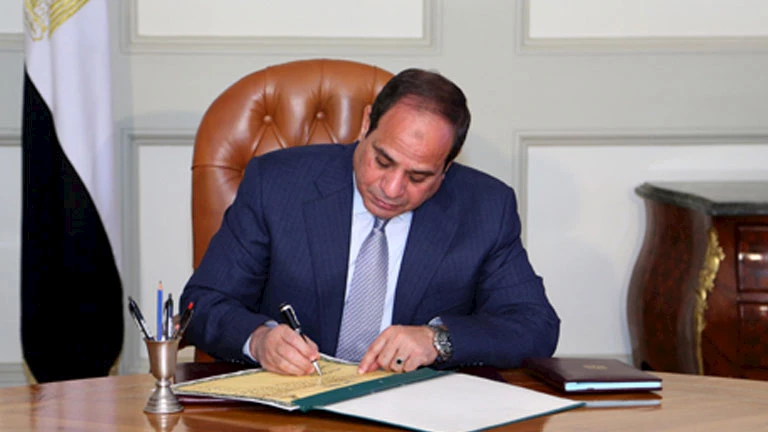 السيسي يعتمد قانون العمل الجديد ويأمر الحكومة باتخاذ خمس خطوات هامة