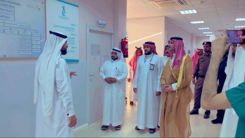 محافظ الحرث يستعرض مشاريع جمعية البر ومركز أنجال المستقبل لذوي الإعاقة