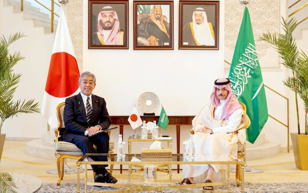 وزير الخارجية ونظيره الياباني يتناولان تعزيز العلاقات الإستراتيجية