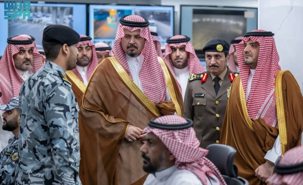 وزير الداخلية يراقب تقدم العمل في مركز عمليات أمن المسجد النبوي الشريف