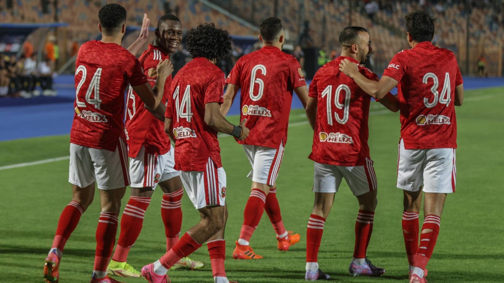 الأهلي يواجه سيراميكا اليوم في سعيه نحو لقب الدوري المصري