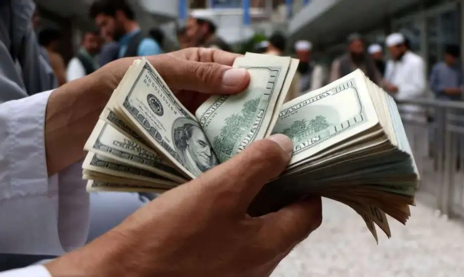 الليرة تنتعـــش.. سعر الدولار مقابل الليرة السورية اليوم الجمعة 6 يونيو 2025 منتصف التعاملات اليومية